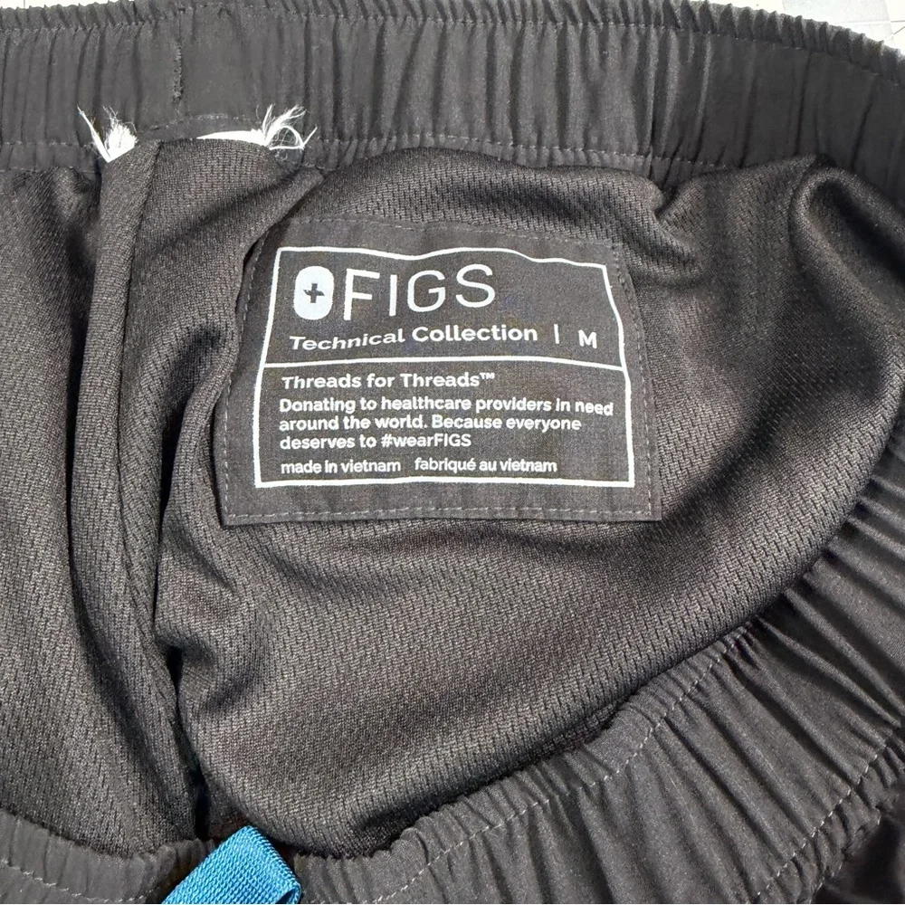 FIGS Men’s Black Lined Tansen Joggers, Medium Scrub Pants